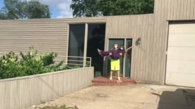 Αγόρασαν παλιό πυροσβεστικό σταθμό με 76.000 ευρώ και τον μετέτρεψαν στο σπίτι των ονείρων τους