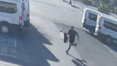 Η ακρίβεια στα καύσιμα βάρεσε κόκκινο: Έκλεψε βενζίνη από βαν που μεταφέρει άτομα με αναπηρία (vid)