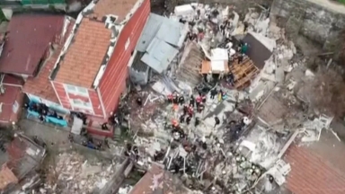 Κατέρρευσαν δύο κτίρια στην Κωνσταντινούπολη: Φόβοι για εγκλωβισμένους στα συντρίμμια (vid)