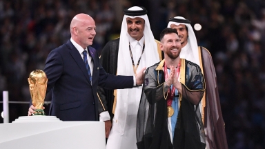 Ο Δημήτρης Ραπίδης στο Gazzetta: «Η εξουσία τρέφεται από τη λάμψη των γηπέδων για να κρύψει τις ρωγμές της»