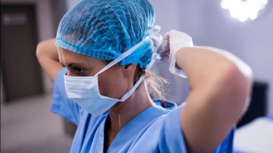 Ισπανίδα νοσοκόμα αποκαλύπτει πόσα χρήματα βγάζει στην Ολλανδία: «Εργάζομαι 38 ώρες την εβδομάδα» (vid)