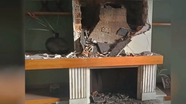 Κεραυνός «διέλυσε» σπίτι στην Πρέβεζα: Γκρεμίστηκε το τζάκι, κατέρρευσε η στέγη (vid)