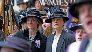 Γιατί η μωβ κορδέλα είναι το σύμβολο της Παγκόσμιας Ημέρας της Γυναίκας