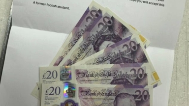 «Ήμουν ένας ανόητος φοιτητής»: Το απρόσμενο γράμμα με 100 λίρες που έλαβε ιδιοκτήτης σούπερ μάρκετ (vid)