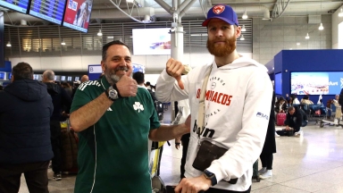 Ο Γουόκαπ έδειξε το χιούμορ του σε φωτογραφία με οπαδό του Παναθηναϊκού