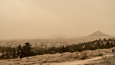 Καιρός: Επιστροφή εκδρομέων, επιστροφή αφρικανικής σκόνης και... 25άρια (vid)