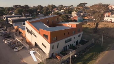 Το παράξενο «σπίτι που το καταπίνει η Γη» γίνεται ξενοδοχείο: Πόσο θα κοστίζουν τα δωμάτια