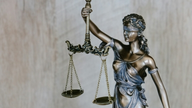 Απολύθηκε αφού υπέστη καρδιακή προσβολή και εξάντλησε την αναρρωτική του άδεια: Έλαβε αποζημίωση 7.500 ευρώ