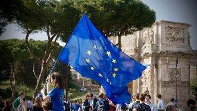 Η Ευρώπη πλουτίζει, αλλά η Ελλάδα το... χαβά της: Οι προβλέψεις για τις πιο πλούσιες χώρες έως το 2030