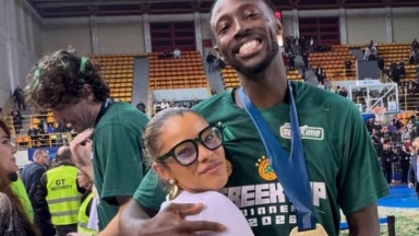 Η σύζυγος του Γκραντ αποθέωσε τον Άταμαν: «Είτε τον μισείς, είτε τον αγαπάς, να δείχνεις σεβασμό στο όνομά του»