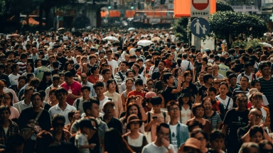 Πόσους ανθρώπους αντέχει η Γη; Νέα έρευνα αλλάζει τα δεδομένα