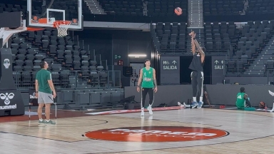 Το Gazzetta στην προπόνηση του Παναθηναϊκού στη «Roig Arena» ενόψει του Game 2 με τη Βαλένθια