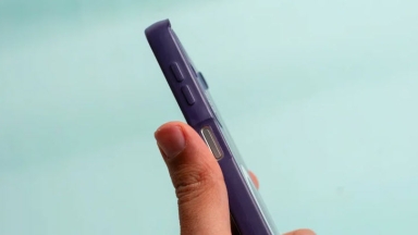 Τέσσερα «κρυφά» κόλπα με τα κουμπιά έντασης στο κινητό που δεν ήξερες