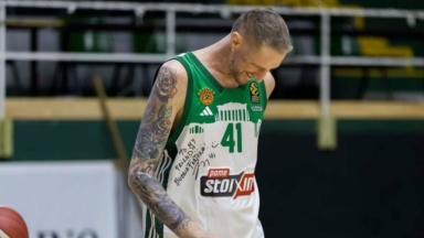 Ο μαχητής Πολονάρα προπονείται με φανέλα του Παναθηναϊκού, υπογεγραμμένη από τον Χουάντσο!