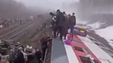 Σοβαρό ατύχημα στη Ρωσία: Εκτροχιάστηκε τρένο με 412 επιβάτες (vid)