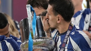 Η απονομή του Κυπέλλου στη Σοσιεδάδ