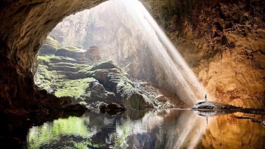 Μέσα στο μεγαλύτερο σπήλαιο του κόσμου: Θα μπορούσε να χωρέσει ουρανοξύστη 40 ορόφων (vid)