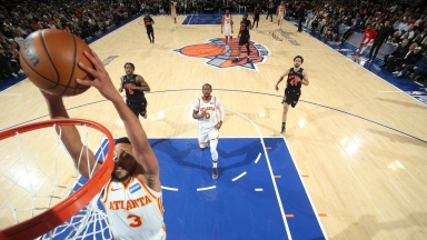 Οι Χοκς με ανατροπή στο τέλος, ισοφάρισαν τη σειρά με τους Νικς