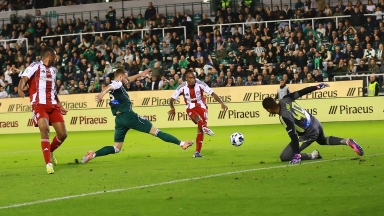 Καρέ-καρέ το λάθος του Γέντβαϊ: Η αντίδρασή του πριν καν η μπάλα φτάσει στον Ζέλσον