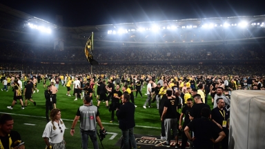 Αδιανόητο πάρτι στη Νέα Φιλαδέλφεια για το 14ο πρωτάθλημα της ΑΕΚ!