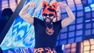Akyla... Ferto: «Μάγεψε» στον μεγάλο τελικό της Eurovision και πάει για την πρωτιά
