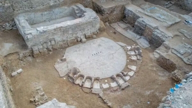 Σπουδαία ανακάλυψη: Αρχαιολόγοι βρήκαν κυκλικό δημόσιο λουτρό 2.000 ετών στην Αλεξάνδρεια