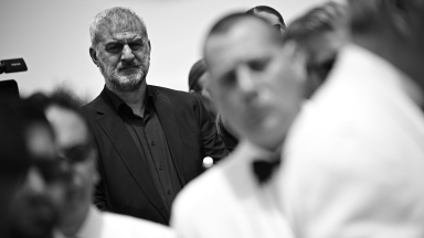 Λύγισε ο Τραϊανός Δέλλας στον επικήδειο για τη Γωγώ Μαστροκώστα: «Εσύ ήσουν ο άγγελος και όχι εγώ»