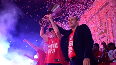 Η παρακάμερα του Ολυμπιακού από τη φιέστα στο Δημοτικό Θέατρο