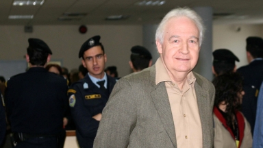 Ελεύθερος ο αρχηγός της 17 Νοέμβρη, Αλέξανδρος Γιωτόπουλος: Πόσα χρόνια έμεινε στη φυλακή (vid)