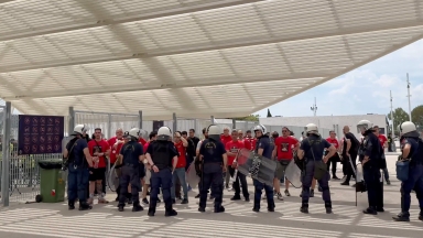 Η πρώτη «συνάντηση» οπαδών του Ολυμπιακού με της Φενέρ στις θύρες έξω από το T - Center