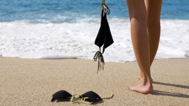 Γαλλία: Σύγκρουση γυμνιστών και swingers στο μεγαλύτερο γυμνιστικό θέρετρο του κόσμου (vid)
