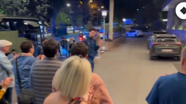 Θερμή υποδοχή της Βαλένθια στο ξενοδοχείο τους στη Αθήνα