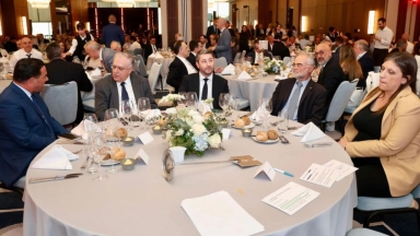 Τους κόπηκε η όρεξη: Έβαλαν στο ίδιο τραπέζι τον Άδωνι με την Κωνσταντοπούλου και τον Ανδρουλάκη (vid)