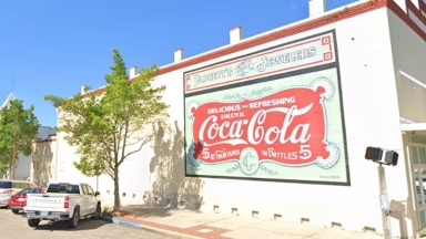 H πόλη των «μυστικών εκατομμυριούχων» της Coca-Cola: Πώς ένας τραπεζίτης έκανε δεκάδες οικογένειες πλούσιες