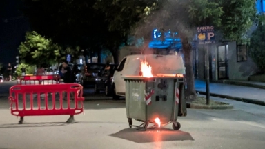 Ένταση και επεισόδια οπαδών της ΑΕΛ Novibet με την αστυνομία έξω από το σπίτι του Νταβέλη!