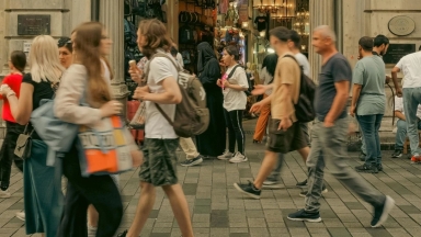 Πώς οι τσιγκούνηδες “σώζουν” τα χρήματά τους: 10 συνήθειες που έχουν κάνει τρόπο ζωής