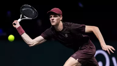 Πιάνει ξανά ρακέτα ο Σίνερ, με στόχο το Wimbledon