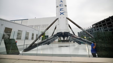 Πρώην υπάλληλος της SpaceX έφτασε από τα 28 δολάρια την ώρα στο να γίνει εκατομμυριούχος