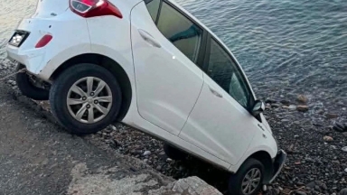 Κρήτη: Ξέχασε το χειρόφρενο και βρήκε το αυτοκίνητό του στη θάλασσα