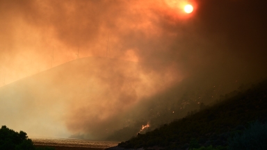 Μια χώρα σε πύρινο κλοιό, μια εφιαλτική Παρασκευή (vid)