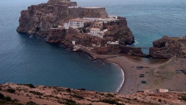 Ελάχιστοι γνωρίζουν ότι η Ισπανία έχει αυτό το έδαφος στις ακτές του Μαρόκου: Κάποτε ήταν άντρο πειρατών