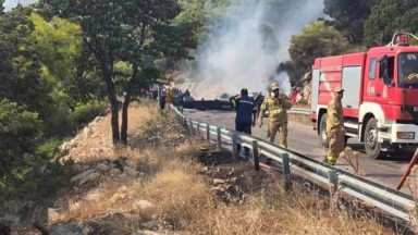 Η ανακοίνωση της πυροσβεστικής για την συντριβή των δύο ελικοπτέρων: «Οι δύο πιλότοι ανασύρθηκαν χωρις τις αισθήσεις τους»