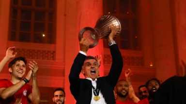 Συνεχίζει στον πάγκο του Ολυμπιακού ο Μεντιλίμπαρ
