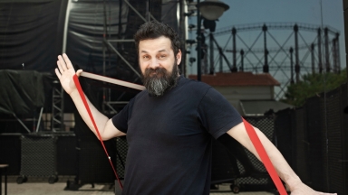 Ο Σπύρος Γραμμένος στο Gazzetta: «Εμείς περνάμε απ’ την ζωή, φεύγουμε, αλλά η μουσική μένει»