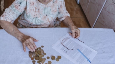Εισέπραττε για δύο δεκαετίες τη σύνταξη νεκρής γυναίκας: Οι αρχές εξετάζουν τα περιουσιακά του στοιχεία