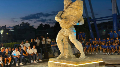 Τίτορμος ο Αιτωλός και... αιώνιος «κυανοκίτρινος» φρουρός: Εγιναν τα αποκαλυπτήρια του αγάλματος στο γήπεδο του Παναιτωλικού! 