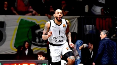 «Όργια» Κάρλικ Τζόουνς με double double εμφάνιση στην πρεμιέρα της Παρτίζαν κόντρα στην Αρμάνι
