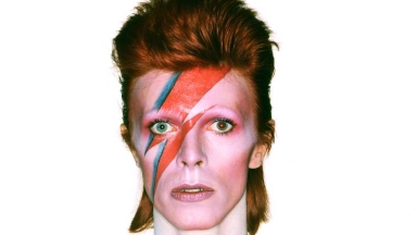 Όταν ο David Bowie έδωσε την πρώτη διαδραστική συναυλία στην ιστορία: Το 2003 μεταδόθηκε μέσω δορυφόρου σε 21 κινηματογράφους και θέατρα