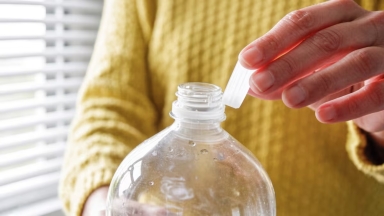 Μετά τα καπάκια στα μπουκάλια τι; Οι νέοι κανόνες της Ευρωπαϊκής Ένωσης αλλάζουν τις συσκευασίες