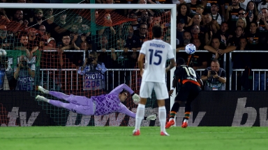 Μανδάς από άλλο πλανήτη: Έπιασε πέναλτι, clean sheet, MVP και τα εύσημα από τον Γκατούζο